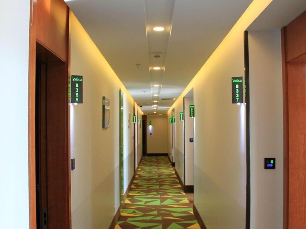 Vatica Pudong Airport Huaxia Hotel